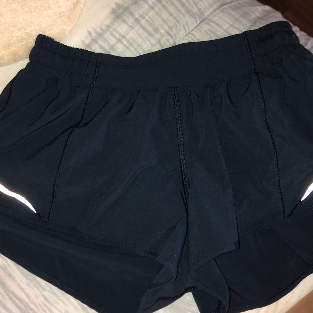 NAVY BLUE LULULEMON SHORTS SIZE 6 medium